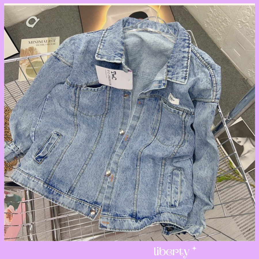 Áo Khoác Jeans  Bò Logo Trắng Màu Xanh Nhạt Nam NỮ Mặc Đẹp