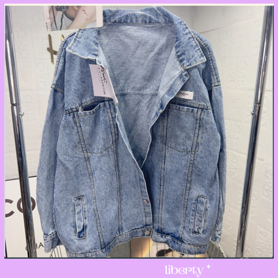 Áo Khoác Jeans  Bò Logo Trắng Màu Xanh Nhạt Nam NỮ Mặc Đẹp