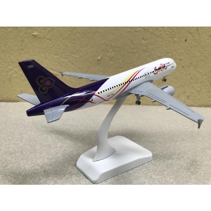 Máy bay mô hình tĩnh T.h.a.i S.m.i.l.e  A380 20cm có bánh xe
