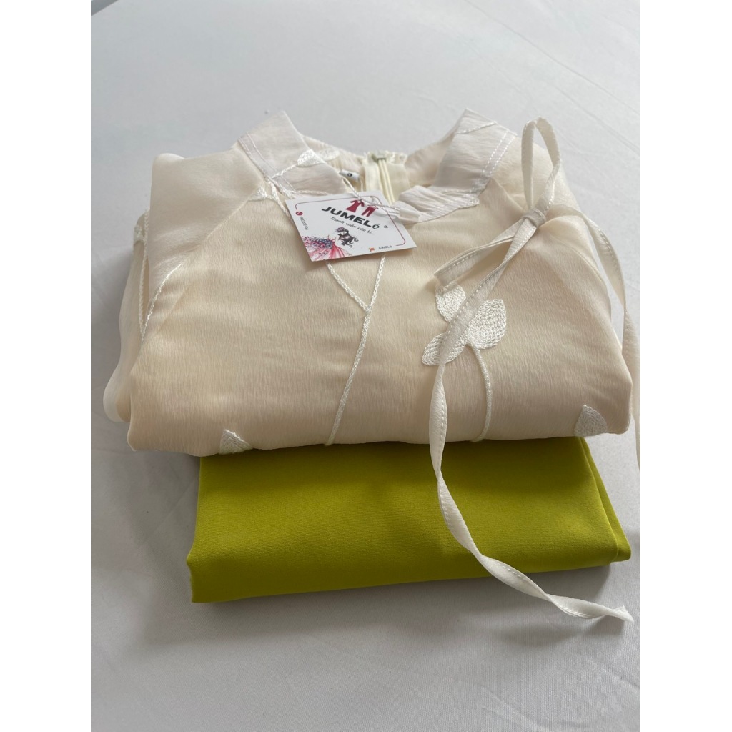 Set áo dài hoa thêu phối quần xanh