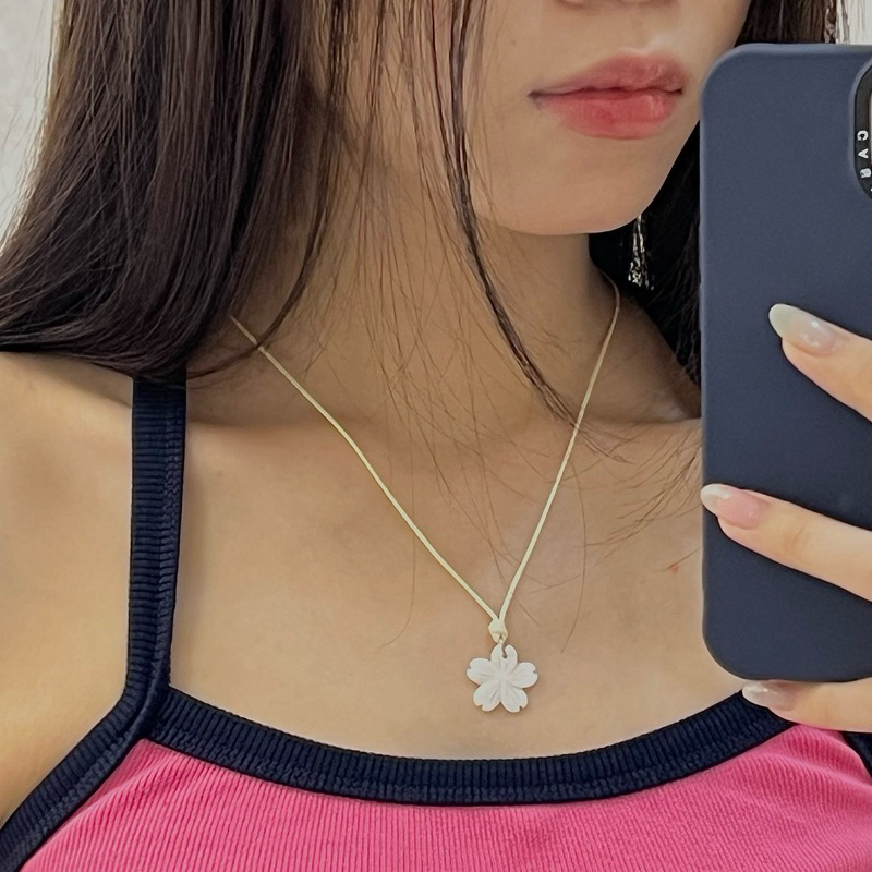 Vòng Cổ Dây Sáp Màu Kem Mặt Xà Cừ