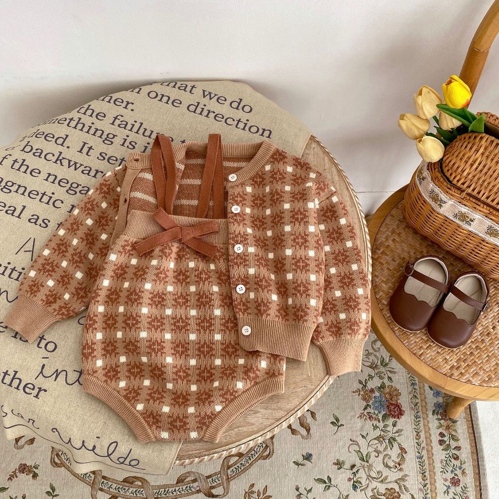 Set đồ len Nâu thắt nơ cho bé gái