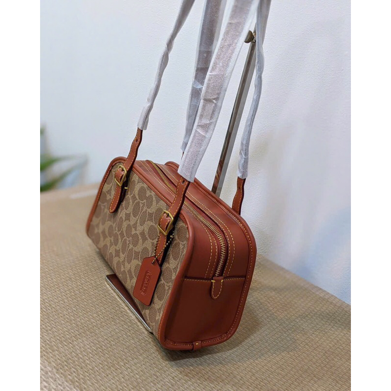 ☘️Túi Coach Swing zip☘️