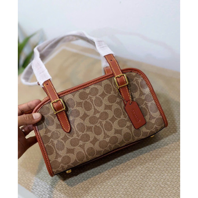 ☘️Túi Coach Swing zip☘️