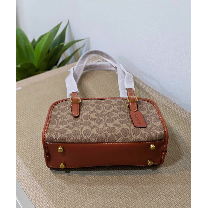 ☘️Túi Coach Swing zip☘️