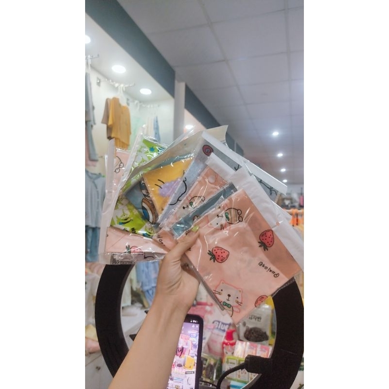 Set 5 chiếc yếm tam giác cotton cho bé