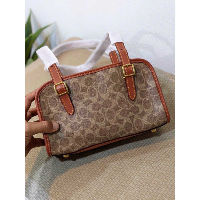 ☘️Túi Coach Swing zip☘️