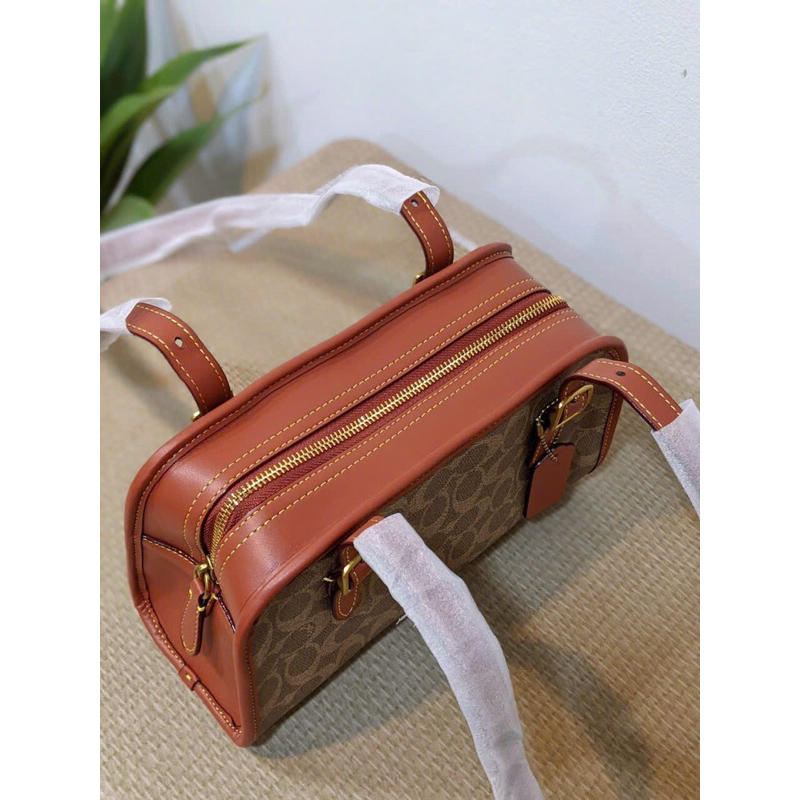 ☘️Túi Coach Swing zip☘️