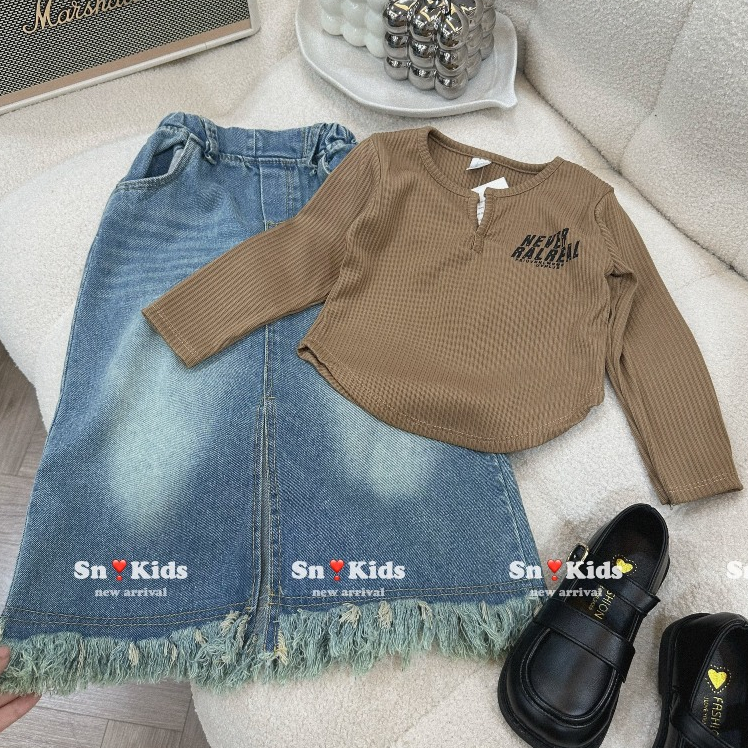 Set Áo Len Tăm Dài Tay Cho Bé Gái WOWKIDS Kèm Chân Váy Jeans Bò Mềm Thời Trang Cho Bé Đi Học Đi Chơi