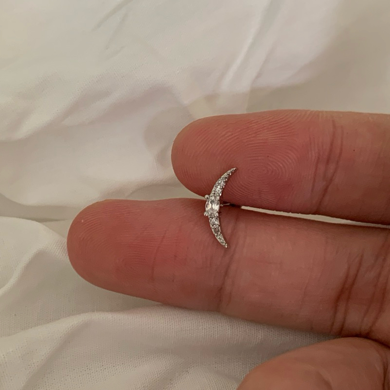 1 chiếc khuyên tai  cong đá  nhiều hình jessevn