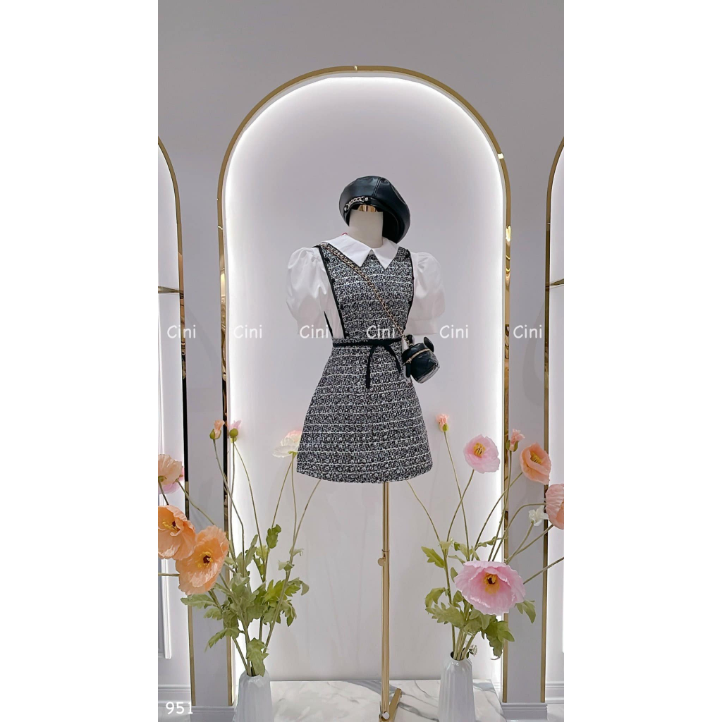 Set váy yếm caro kèm sơ mi