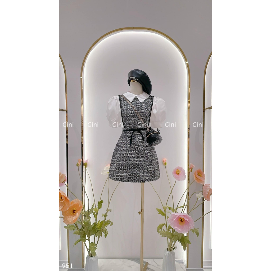 Set váy yếm caro kèm sơ mi