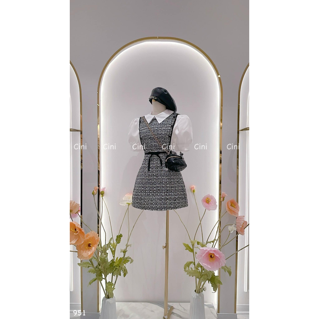 Set váy yếm caro kèm sơ mi