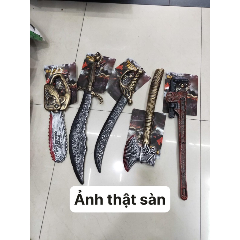Đồ chơi dụng cụ mỏ lết, cưa, rìu… bằng nhựa hóa trang Halloween