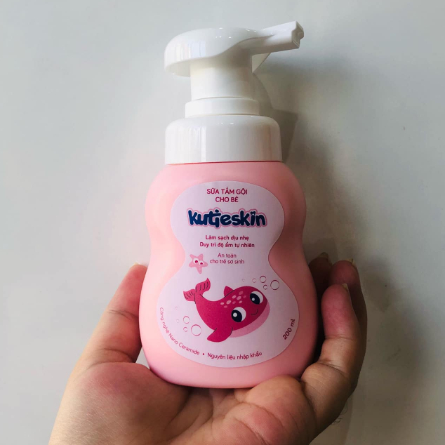 SỮA TẮM GỘI KUTIESKIN - Sữa tắm gội cho bé Kutieskin giúp làm sạch da, ngừa rôm xảy, mẩn ngứa, hăm da - Hộp 200ml
