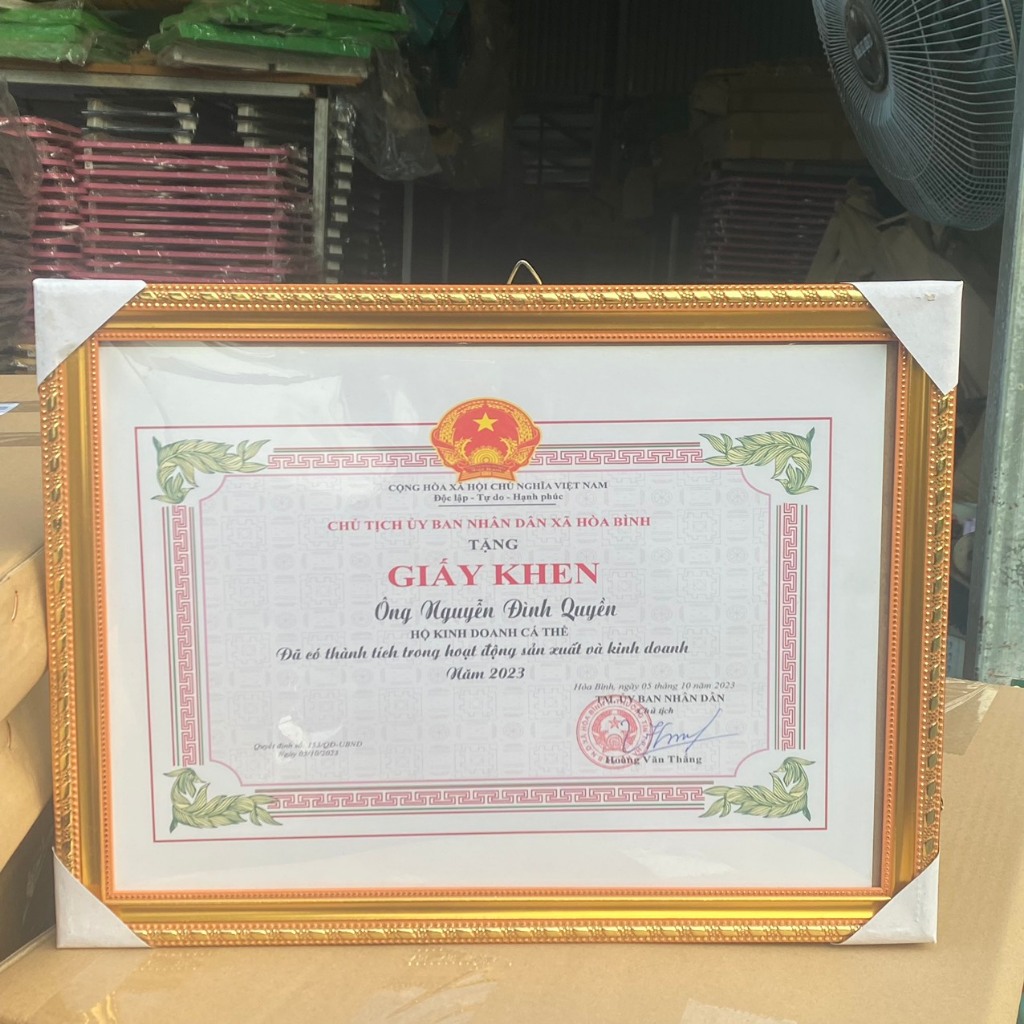 Khung giấy khen kích thước 26x36 mica - Decor Nhà Xinh