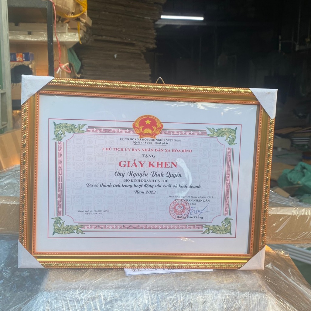 Khung giấy khen kích thước 26x36 mica - Decor Nhà Xinh