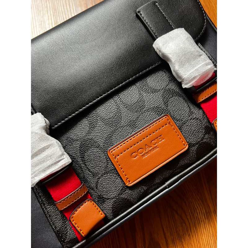 Túi C.oach Nam Đeo Chéo Nắp Gài Phối Màu