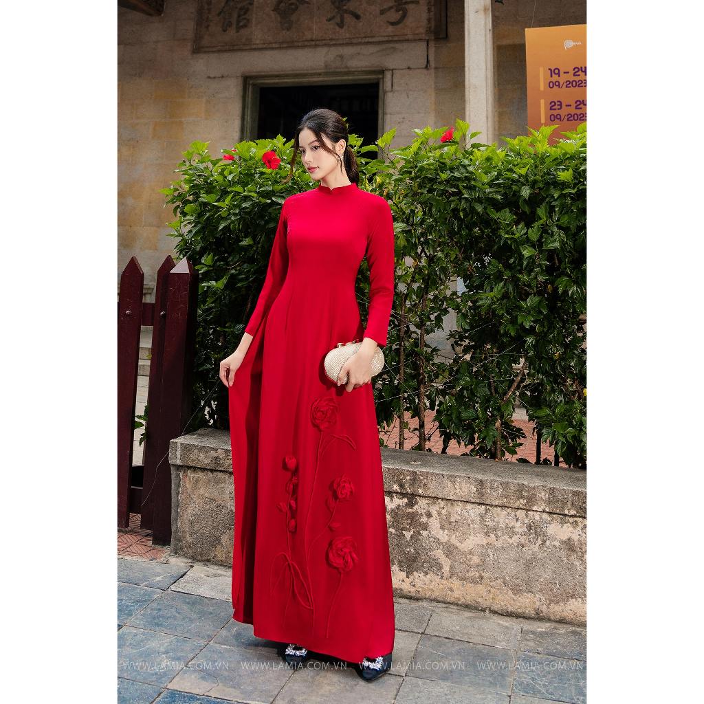 Áo dài Lamia Design AD134 lụa Pháp, màu đỏ kết  hợp cùng phom dáng truyền thống và họa tiết hoa thêu nổi