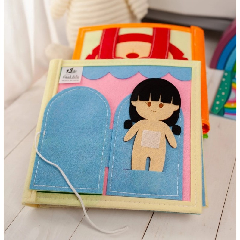 Sách vải tương tác Thế Giới Của Bé Gái