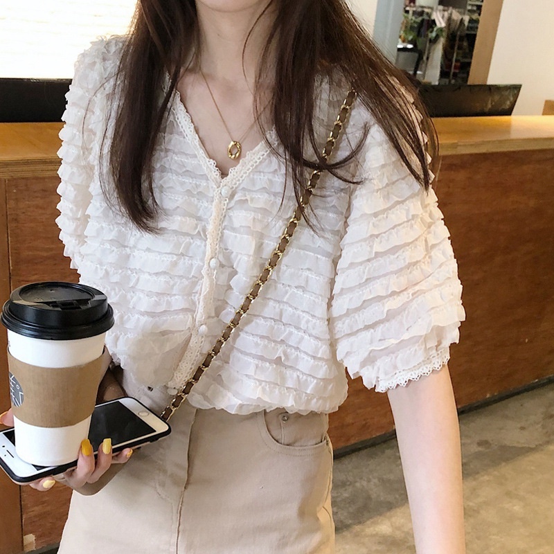 Áo kiểu cổ v ren bèo sóng khuy ngọc