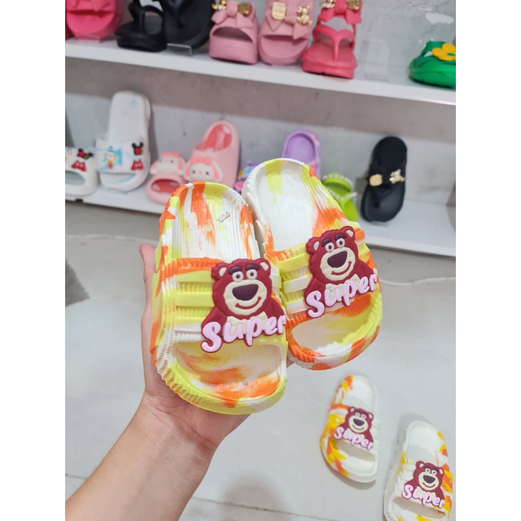 Dép bánh mì loang lỗ cho bé trai hình gấu loang lỗ