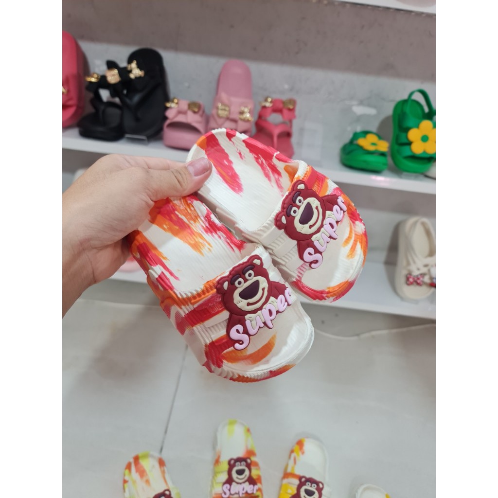 Dép bánh mì loang lỗ cho bé trai hình gấu loang lỗ