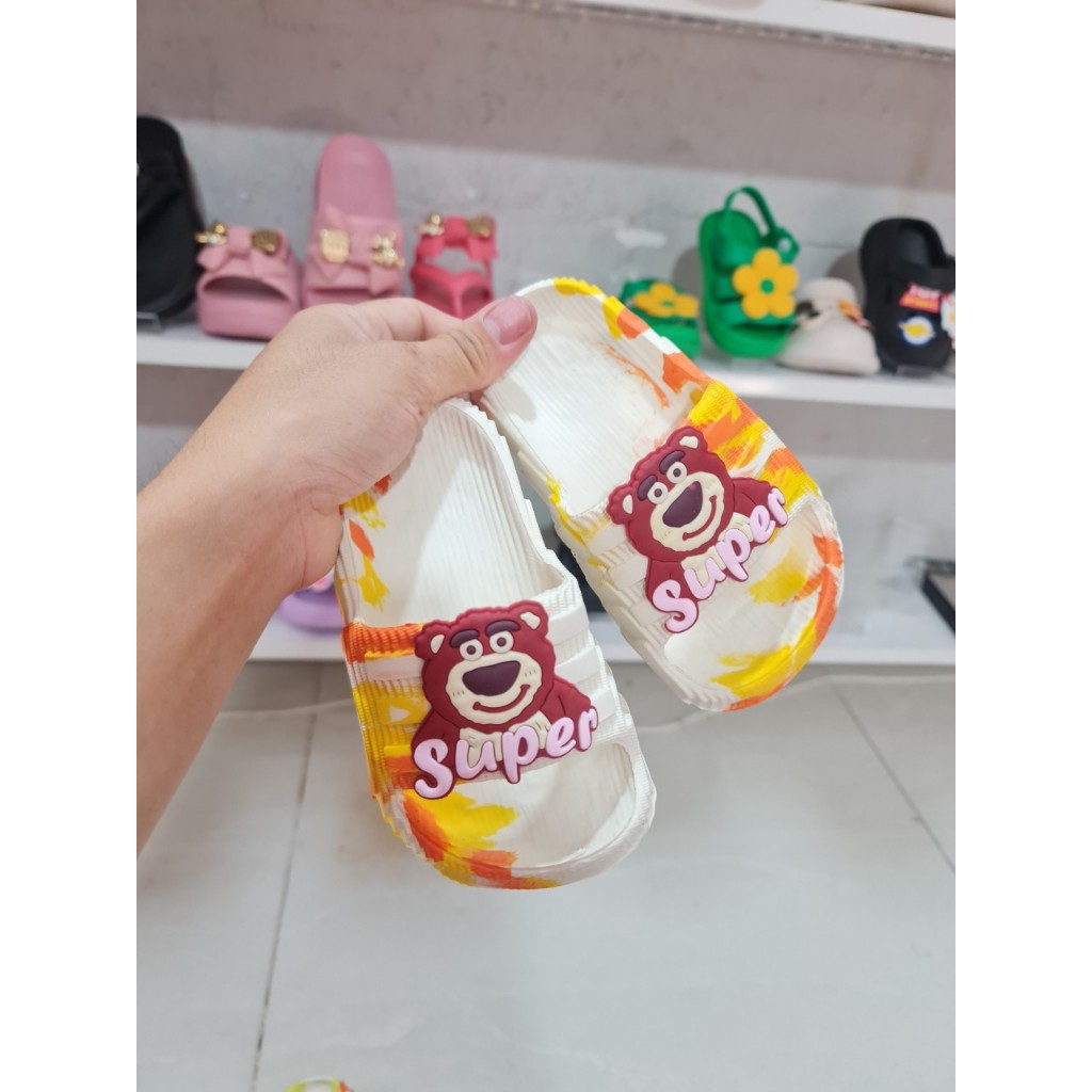 Dép bánh mì loang lỗ cho bé trai hình gấu loang lỗ