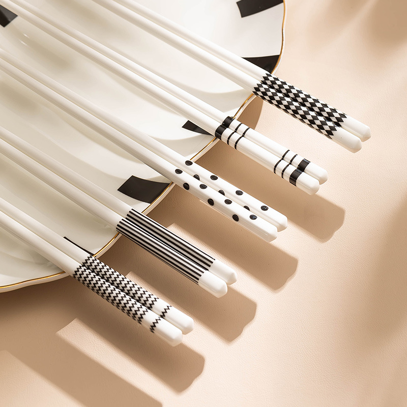 Hộp 5 đôi đũa sứ màu trắng vân đá sang trọng dễ vệ sinh