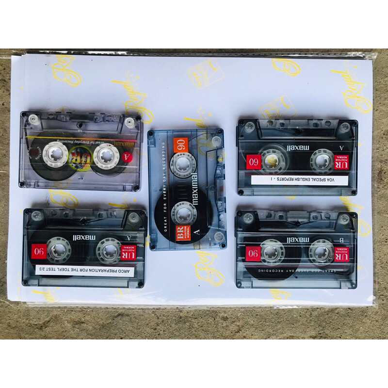 5 cuộn băng cassette Maxell -UR để trưng bầy,trang trí vv.