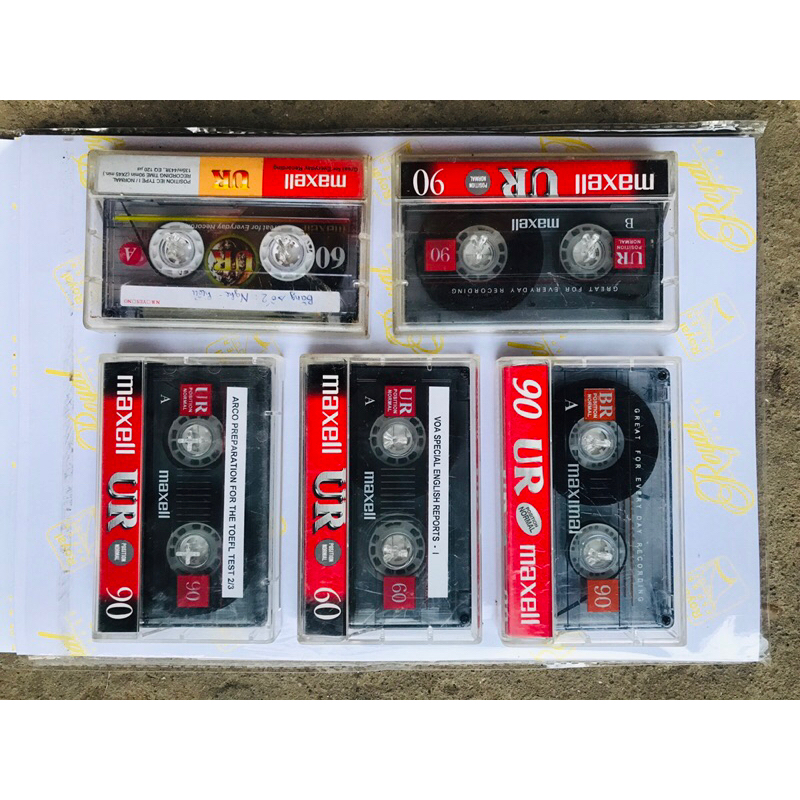 5 cuộn băng cassette Maxell -UR để trưng bầy,trang trí vv.