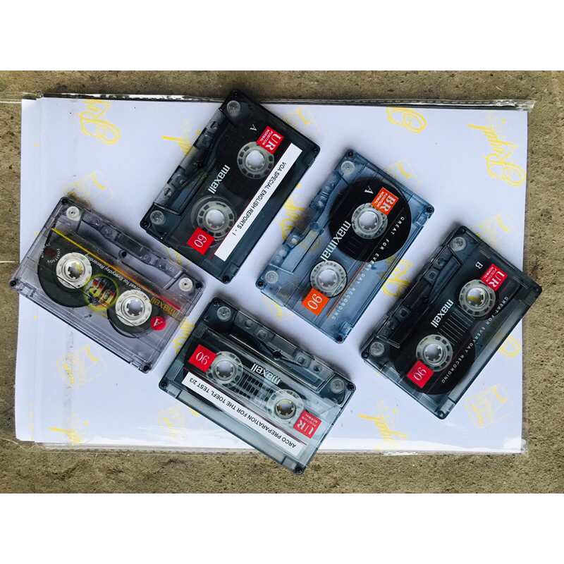 5 cuộn băng cassette Maxell -UR để trưng bầy,trang trí vv.