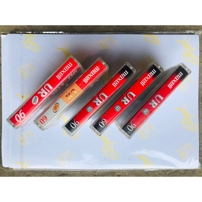 5 cuộn băng cassette Maxell -UR để trưng bầy,trang trí vv.