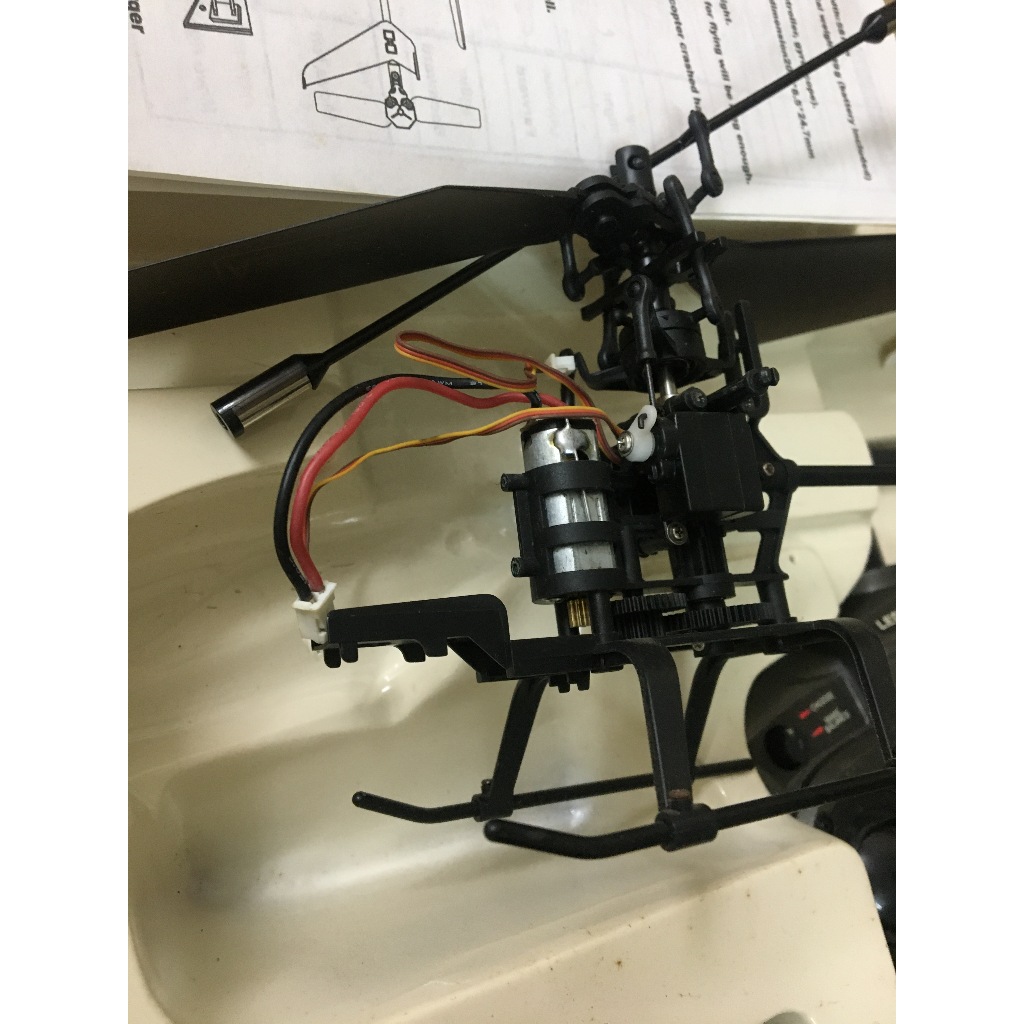 Xác máy bay trực thăng mô hình đồ chơi điều khiển từ xa FX061 thanh lí