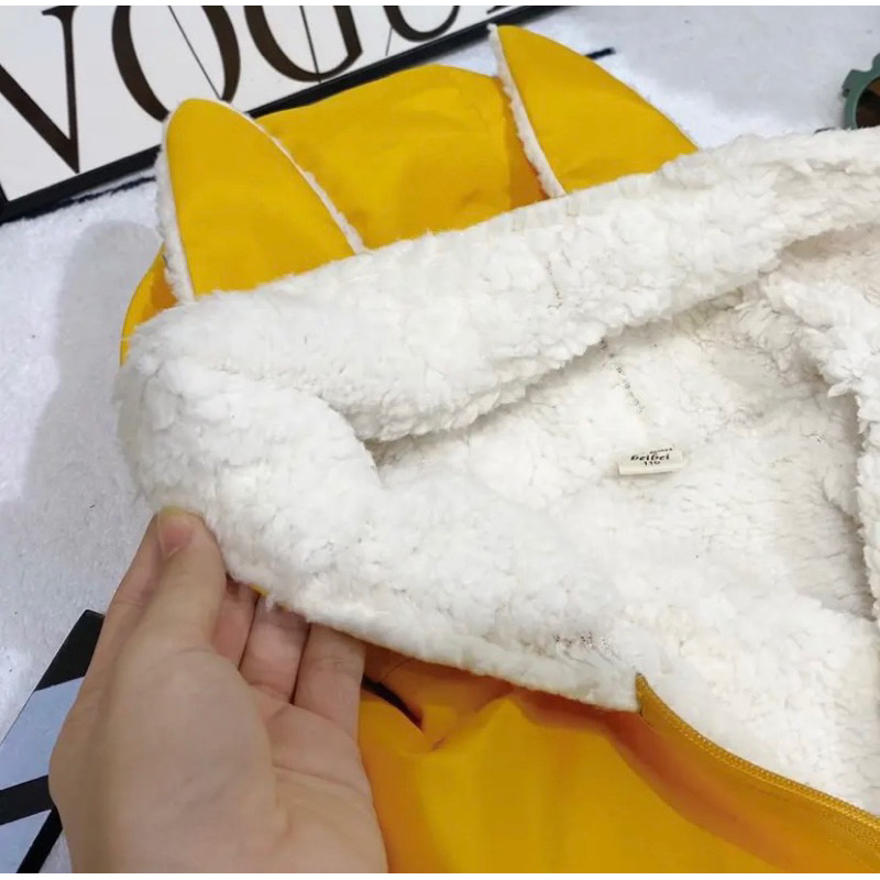 Siêu phẩm áo gió lót lông tai thỏ cho bé gái siêu xinh