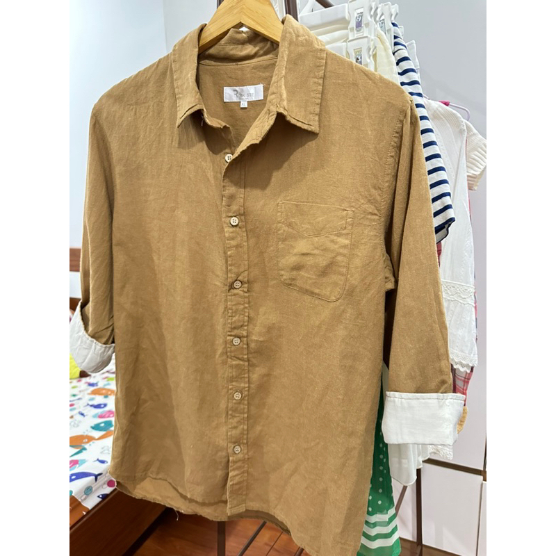 Áo sơ mi nữ màu nâu phong cách trẻ