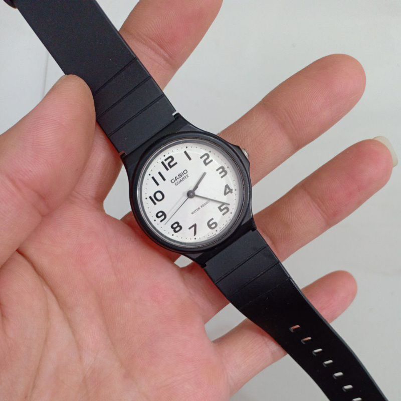 đồng hồ nam nữ si nhật hiệu CASIO dây nhựa đen mặt trắng phù hợp nam tay nhỏ với nữ tay to