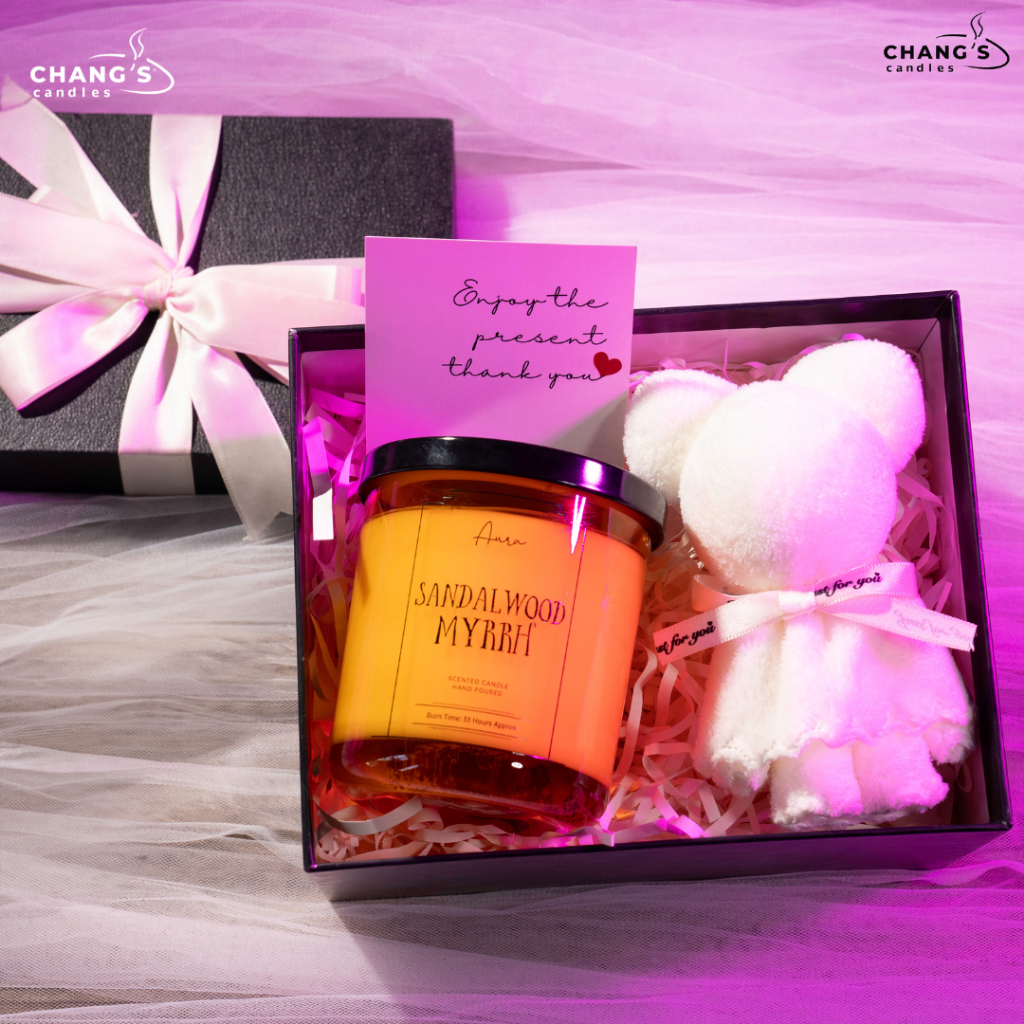 Nến thơm Aura Sandalwood Myrrh hương gỗ đàn hương 8.8 oz