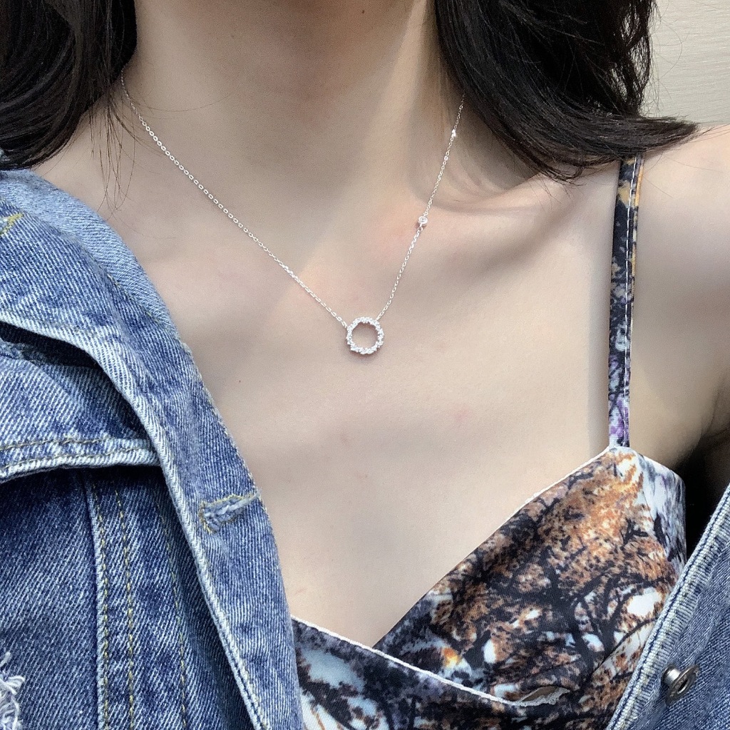 Dây chuyền bạc nữ hình tròn đính đá lấp lánh cao cấp nữ tính Phuc Minh Jewelry.