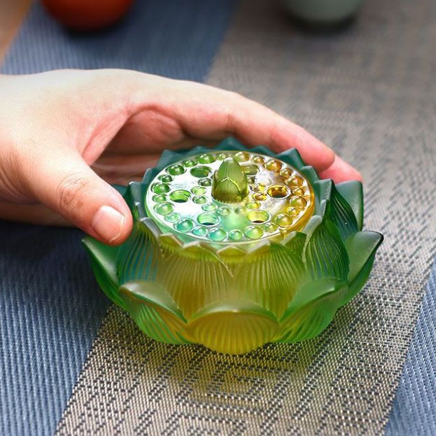 Lư xông trầm hương kèm lót bông chống cháy, Đỉnh đốt nhang bằng thủy tinh nắp chạm tinh xảo