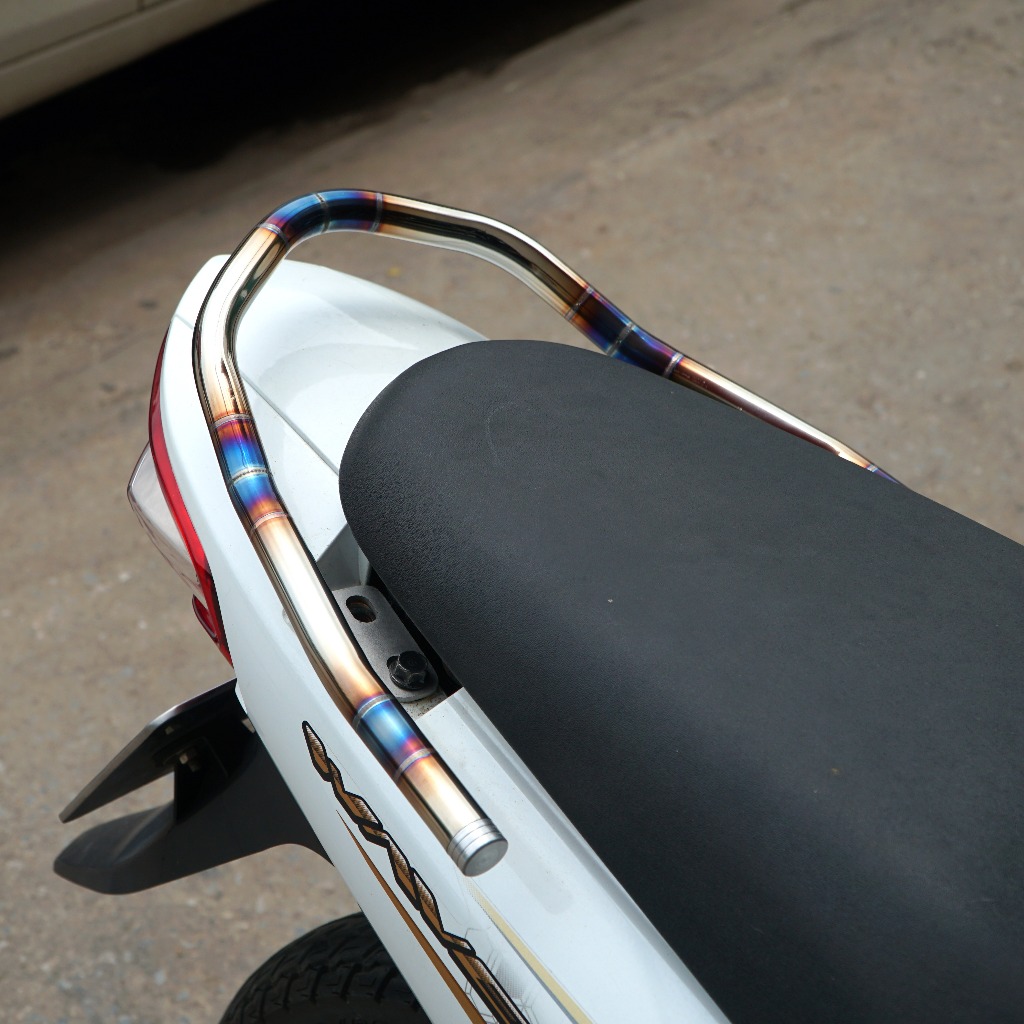 Tay xách, cảng sau Inox 304 khò màu Titan dành cho dòng xe Wave