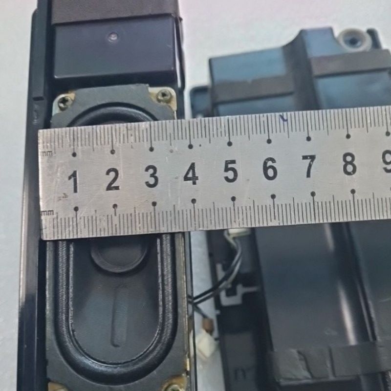 Cặp loa toàn dãi 8 ohm /15w, tháo từ tivi  LG. 32LN5120 , có sẵn hôp cộng hưởng