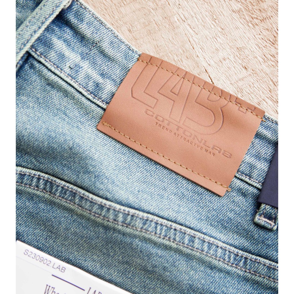 Quần jean nam LAB+ COTTONLAB quần bò nam màu xanh wash bụi bặm chất co dãn, from slimfit cao cấp S230902LAB