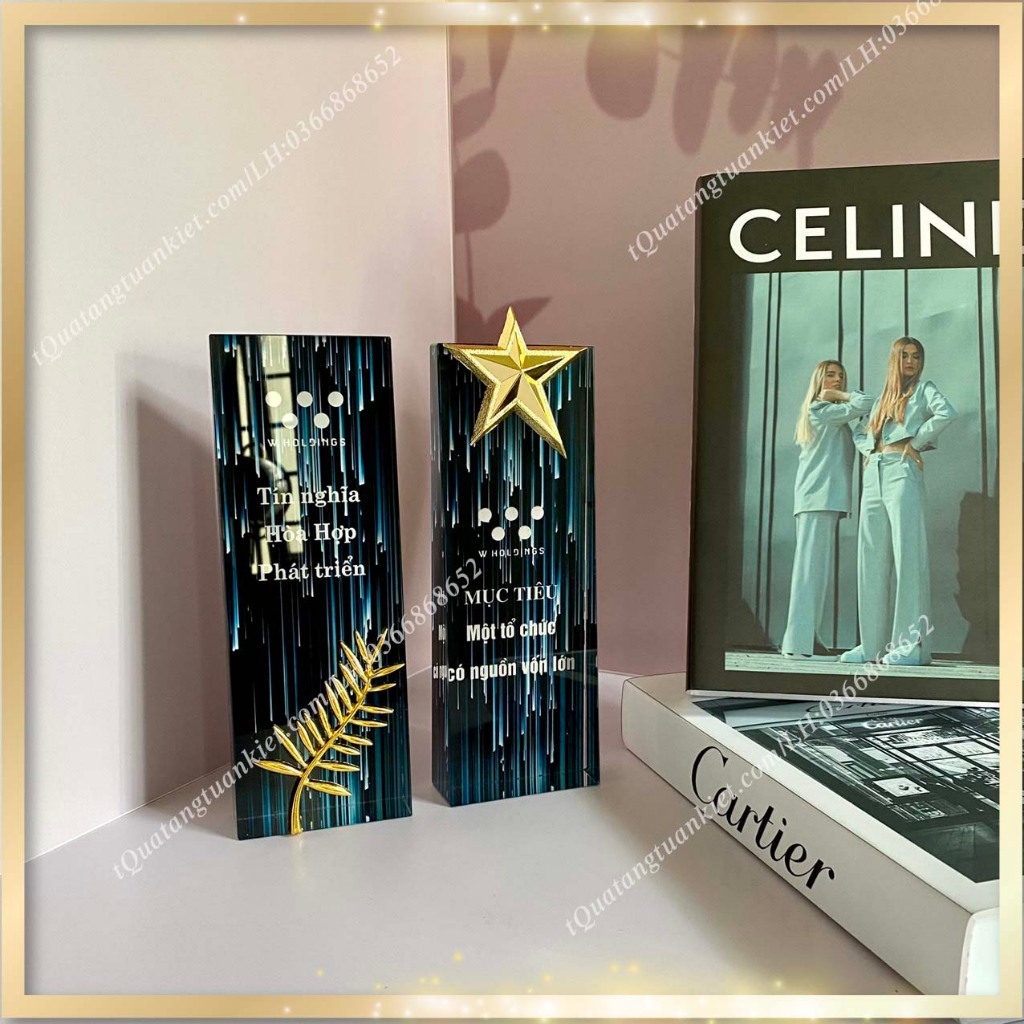 Cúp pha lê chữ nhật đứng họa tiết mạ vàng