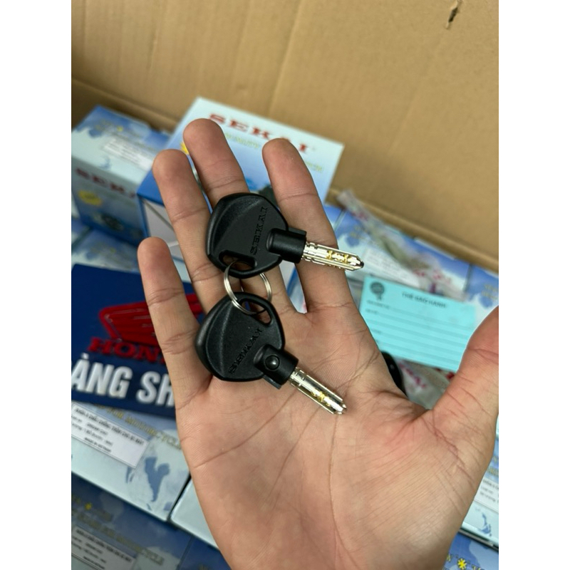 Khoá 8 cạnh gắn dream kèm khoá yên Sekai