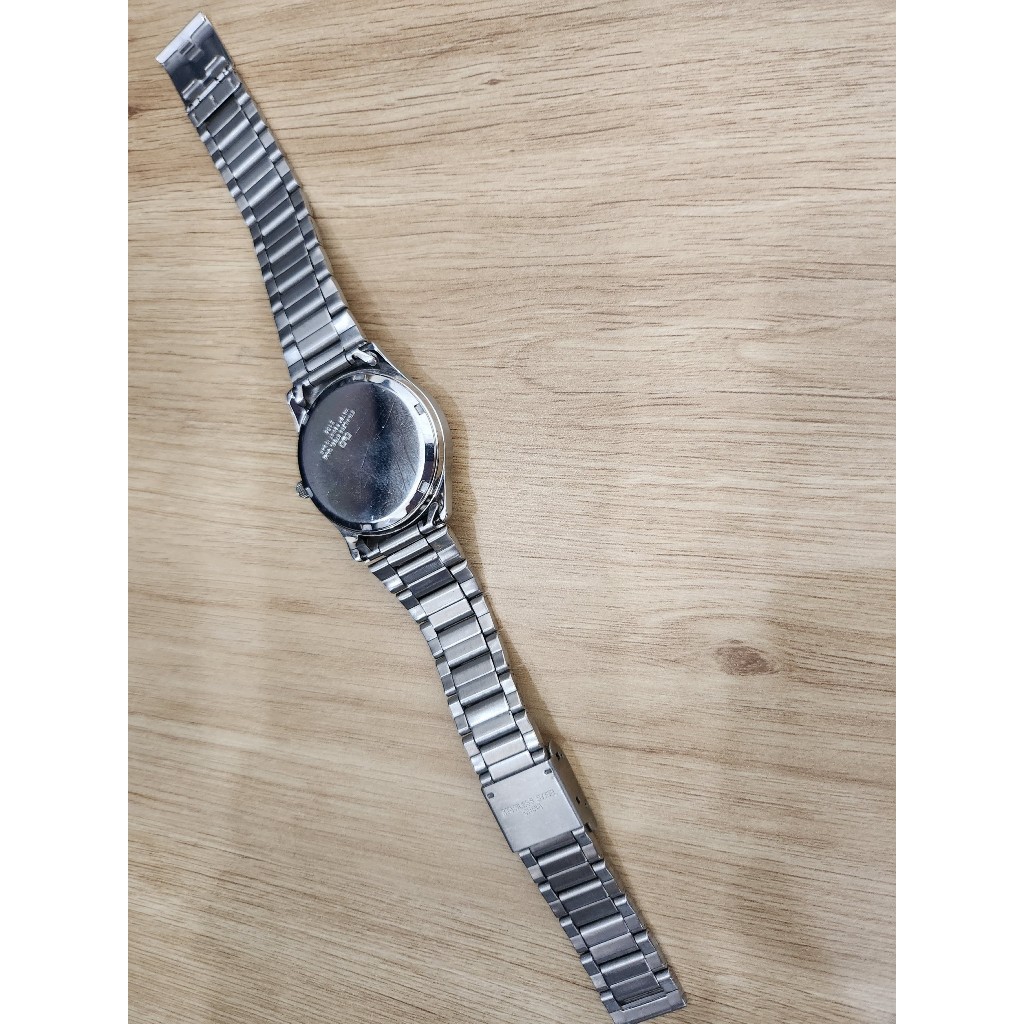 ĐỒNG HỒ SI NHẬT DÂY THÉP KHÔNG RỈ DÀNH CHO NAM - THUƠNG HIỆU Q&Q