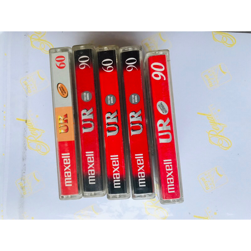 5 cuộn băng cassette Maxell -UR để trưng bầy,trang trí vv.