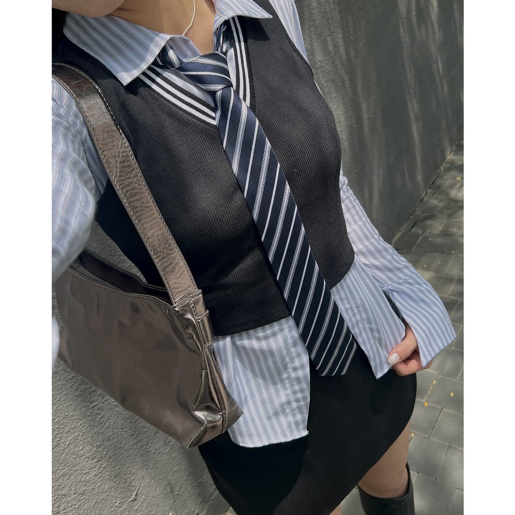 DALLA Áo gile đen croptop