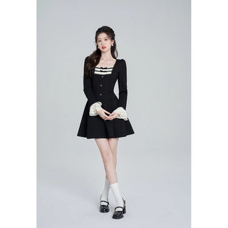 đầm đen phối tay xoè thiểu thư