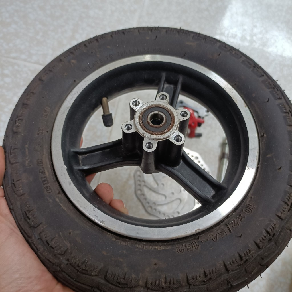 Bánh xe 10 inch không động cơ có phanh đĩa